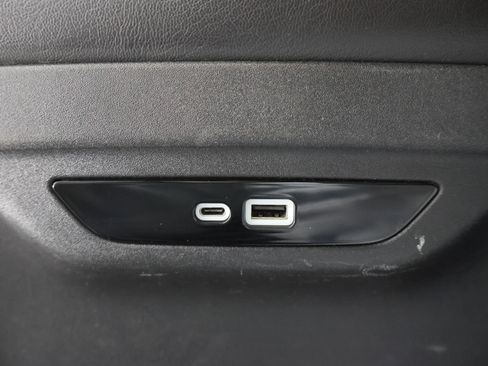 Used 2024 Chrysler Pacifica Limited FWD image 41