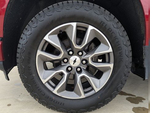 Used 2022 Chevrolet Silverado 1500 RST w/ Z71 Off-Road Package AWD/4WD image 15