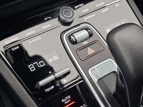 Used 2023 Porsche Cayenne Coupe image 18