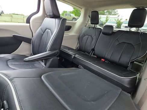 Certified 2022 Chrysler Pacifica Limited FWD image 22