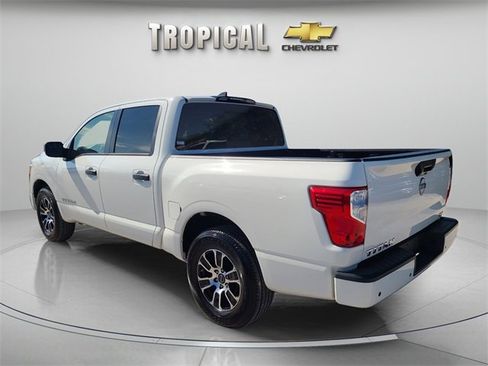 Used 2023 Nissan Titan SV image 3