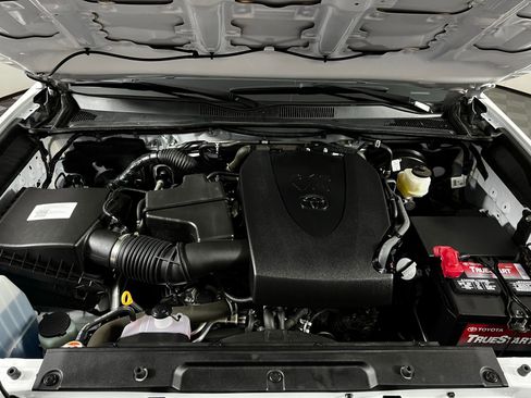 Certified 2022 Toyota Tacoma SR5 image 9