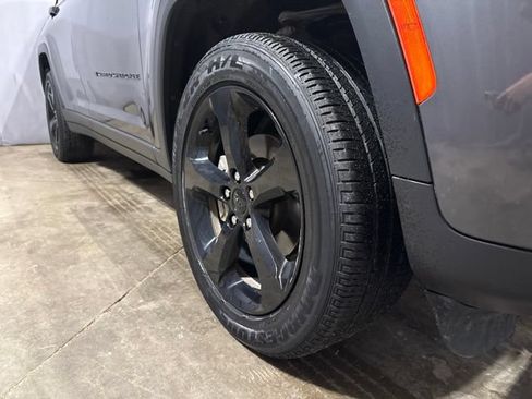 Used 2023 Jeep Grand Cherokee Altitude AWD/4WD image 17