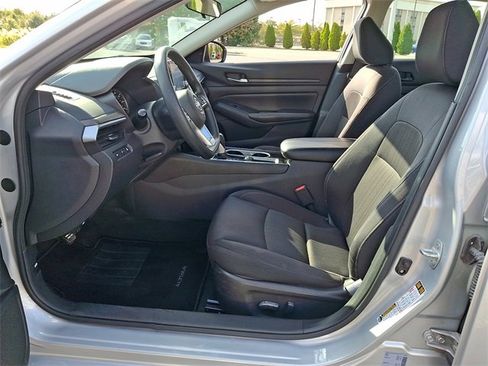 Used 2024 Nissan Altima 2.5 SV image 14