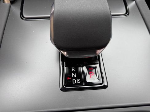 Used 2025 Land Rover Discovery Sport Dynamic SE image 29