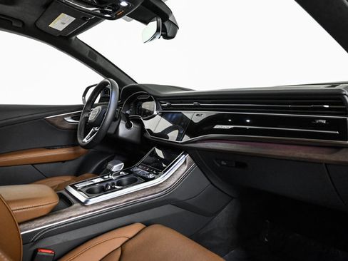 Used 2025 Audi Q8 Prestige w/ Prestige Package image 23