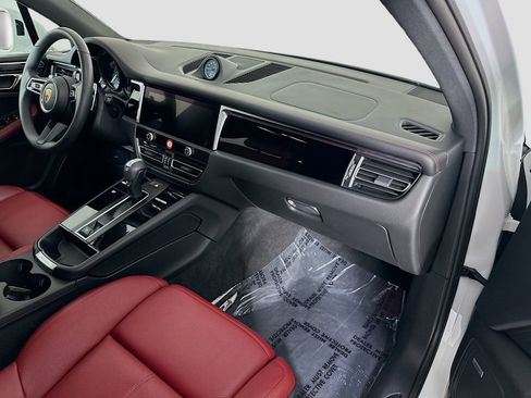 Certified 2026 Porsche Macan AWD/4WD image 30