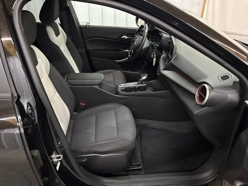 Used 2024 Chevrolet Trax RS FWD image 19