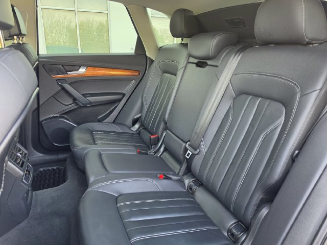Used 2023 Audi Q5 2.0T Premium w/ Convenience Package AWD/4WD image 28