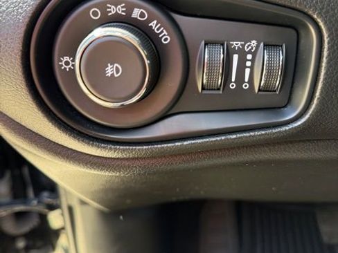 Used 2022 Jeep Renegade Trailhawk AWD/4WD image 11