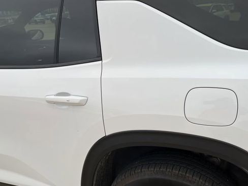 Used 2024 Chevrolet Traverse LT FWD image 5