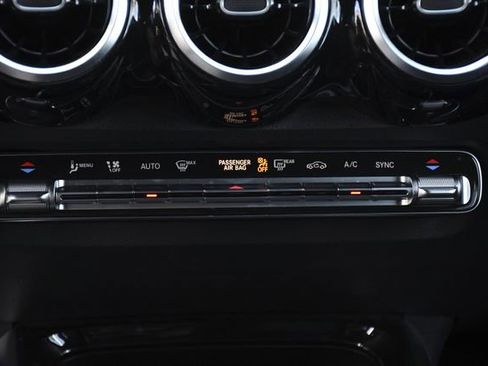 Used 2022 Mercedes-Benz GLB 250 GLB 250 w/ Premium Package Lite image 14