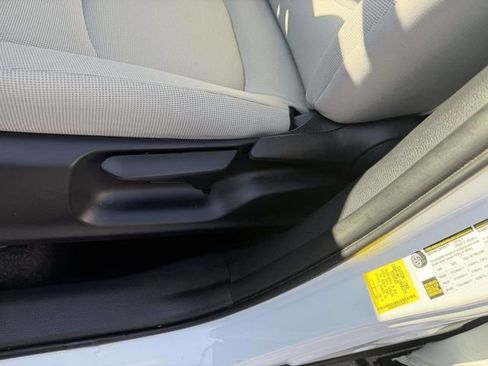 Certified 2024 Toyota Corolla Cross L image 15