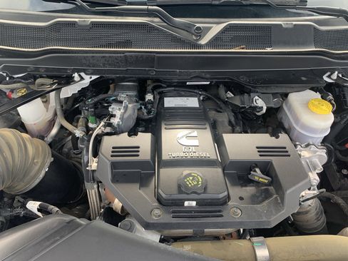 Used 2024 RAM 2500 Laramie w/ Safety Group image 32