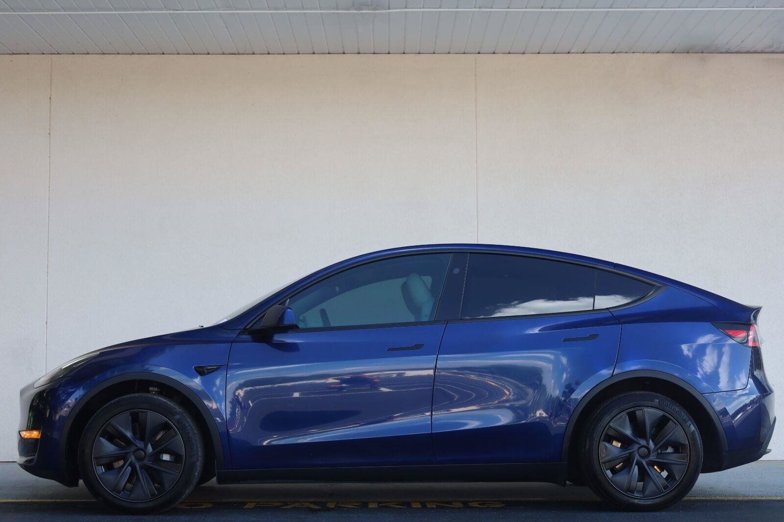 Used 2024 Tesla Model Y Long Range AWD/4WD image 3