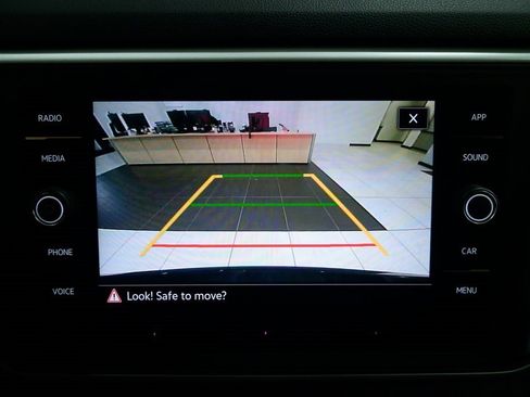 Used 2021 Volkswagen Atlas SE image 22