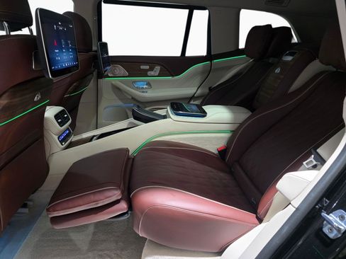 Used 2025 Mercedes-Benz Maybach GLS 600 4MATIC image 16