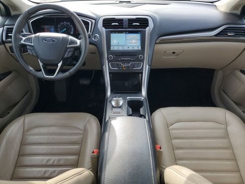 Used 2017 Ford Fusion SE w/ Fusion SE Technology Package image 14