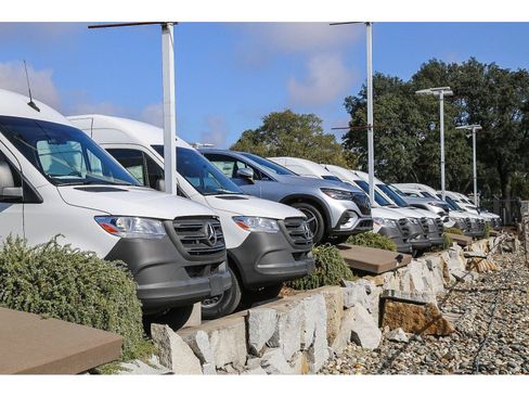 Used 2024 Rivian R1S Adventure AWD/4WD image 48