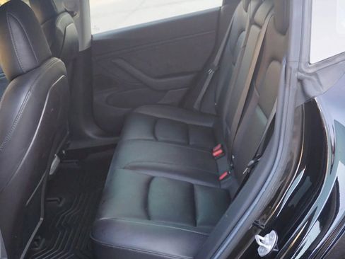 Used 2018 Tesla Model 3 Long Range image 17