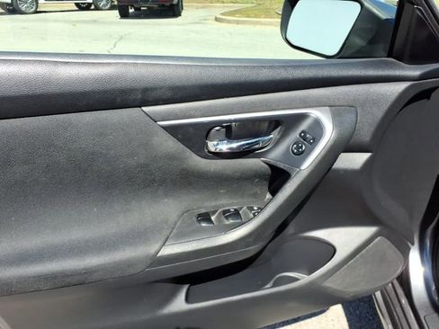 Used 2015 Nissan Altima 2.5 S w/ Power Driver Seat Package FWD image 3