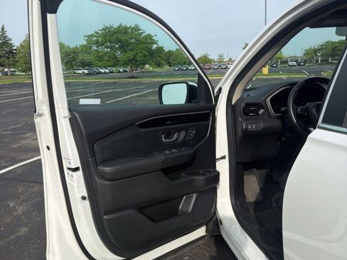 Used 2025 Honda Pilot EX-L image 10