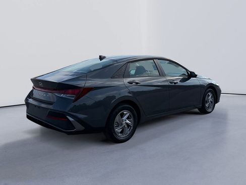 New 2026 Hyundai Elantra SE image 3