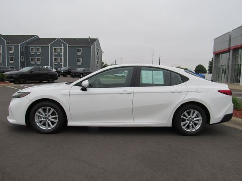 Used 2025 Toyota Camry LE FWD image 9