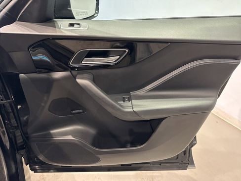 Used 2019 Jaguar F-PACE R-Sport image 39
