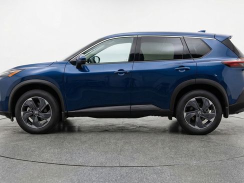 Used 2025 Nissan Rogue SV image 3