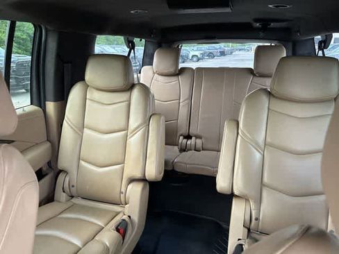 Used 2019 Cadillac Escalade ESV Platinum AWD/4WD image 6