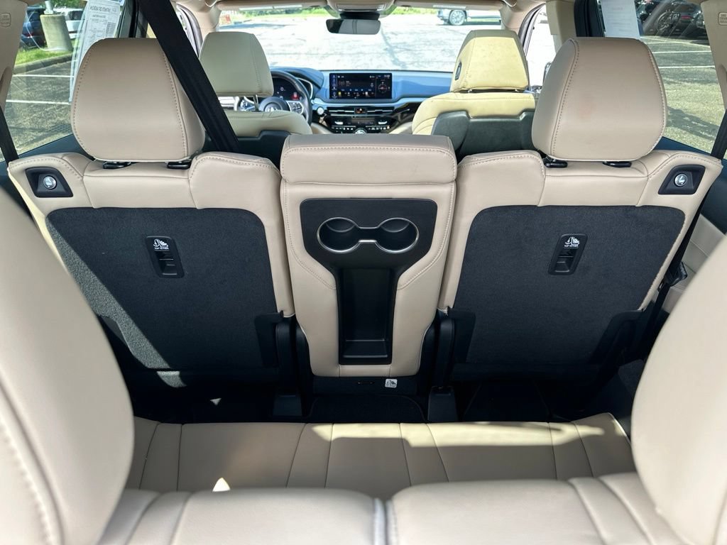 Used 2025 Acura MDX FWD image 36