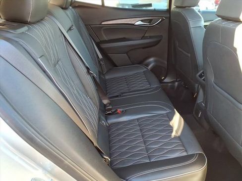 Used 2023 Buick Envision Avenir image 22