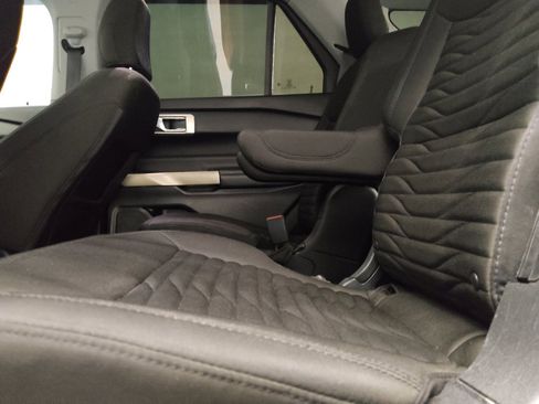 Used 2021 Ford Explorer XLT RWD image 18