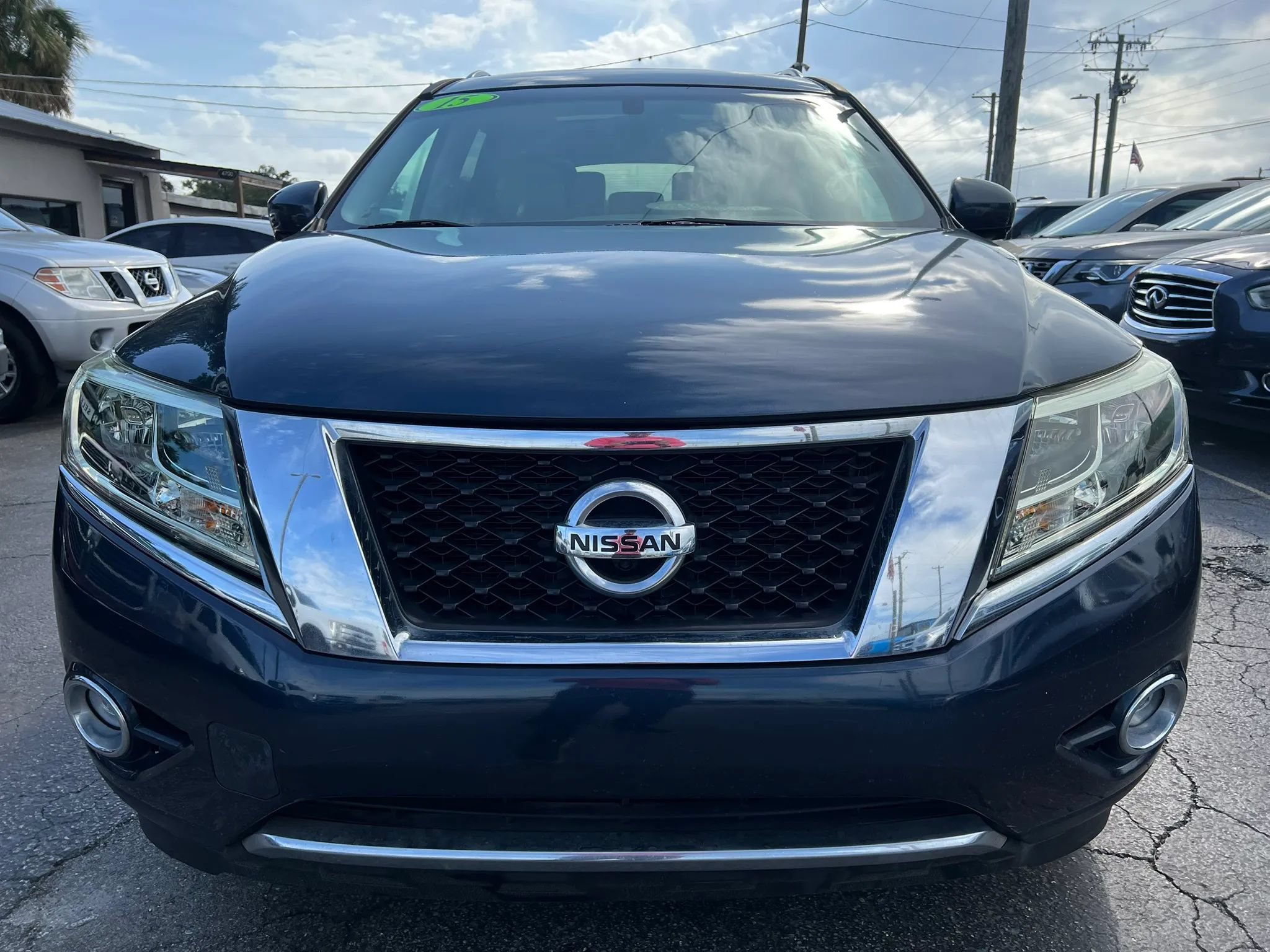 Used 2015 Nissan Pathfinder Platinum w/ Cargo Package FWD image 3