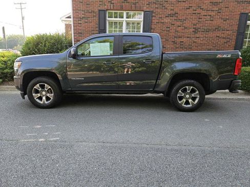 Used 2017 Chevrolet Colorado Z71 AWD/4WD image 2