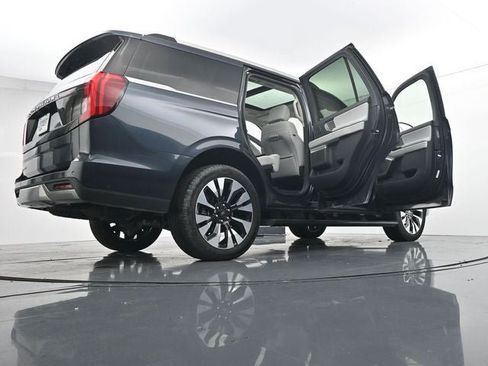 Used 2025 Ford Expedition Platinum w/ Driver's Package AWD/4WD image 42