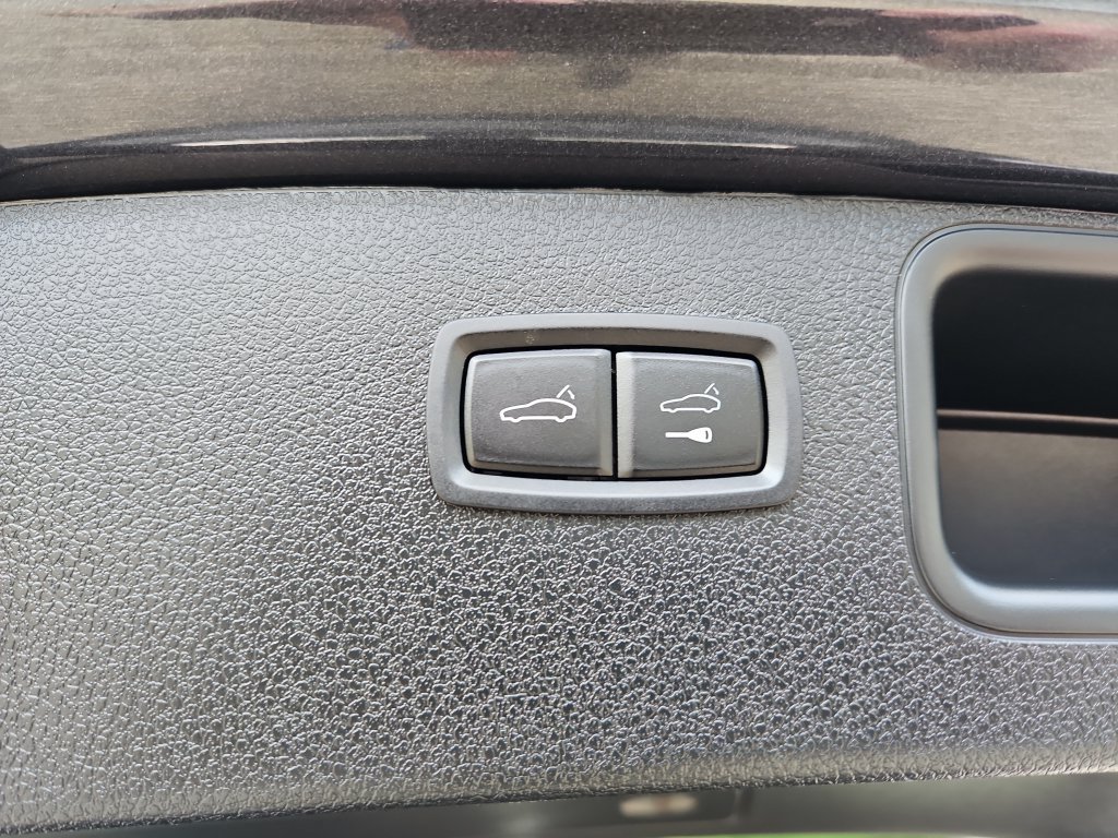 Certified 2026 Porsche Macan AWD/4WD image 27