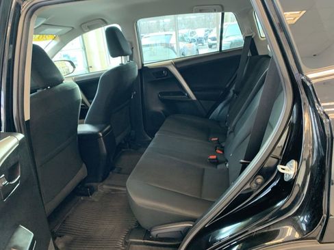 Used 2018 Toyota RAV4 LE image 10