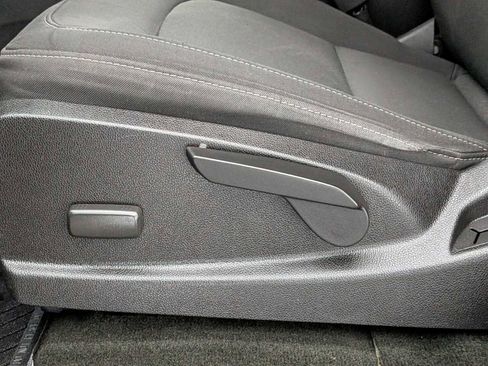 Used 2017 GMC Canyon SLE w/ Nightfall Edition image 19