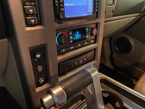 Used 2004 HUMMER H2 w/ Preferred Equipment Group AWD/4WD image 37