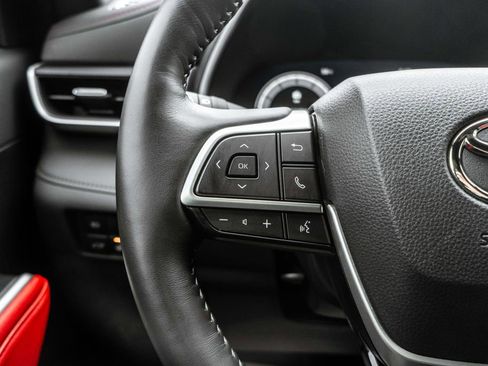 Used 2025 Toyota Highlander XSE image 24