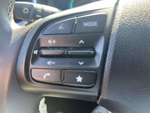 Certified 2024 Hyundai Venue SEL FWD image 18