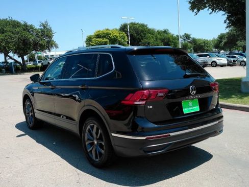 Used 2023 Volkswagen Tiguan SE w/ Panoramic Sunroof Package AWD/4WD image 9