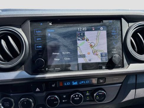 Used 2017 Toyota Tacoma TRD Off-Road w/ Premium & Technology Package AWD/4WD image 15