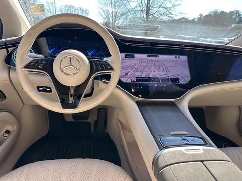 Certified 2022 Mercedes-Benz EQS 580 4MATIC Sedan image 11