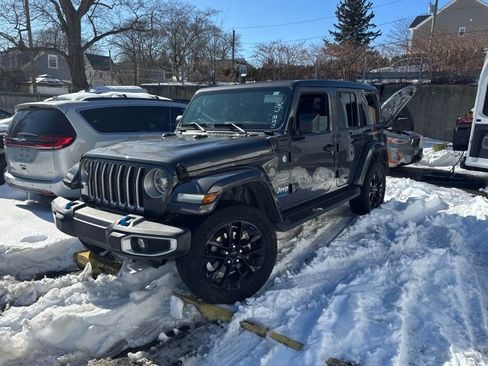 Used 2022 Jeep Wrangler Unlimited Sahara w/ Cold Weather Group image 2