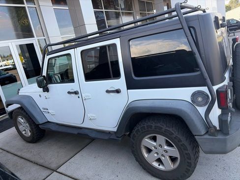 Used 2018 Jeep Wrangler Unlimited Sport S AWD/4WD image 7