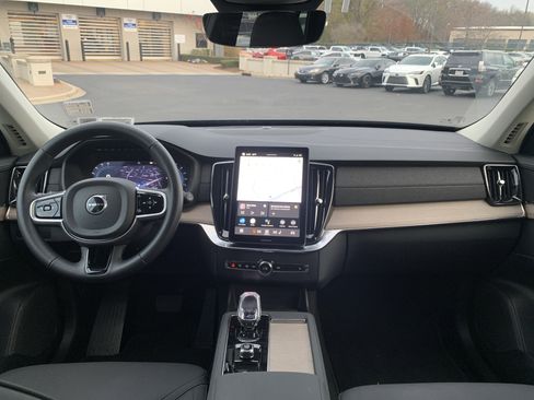 Used 2025 Volvo XC90 B5 Plus image 30