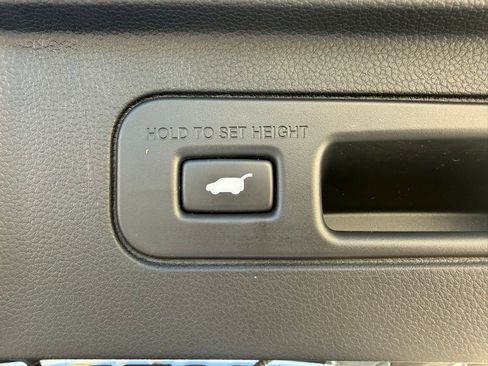 Used 2025 Honda Pilot Black Edition image 35